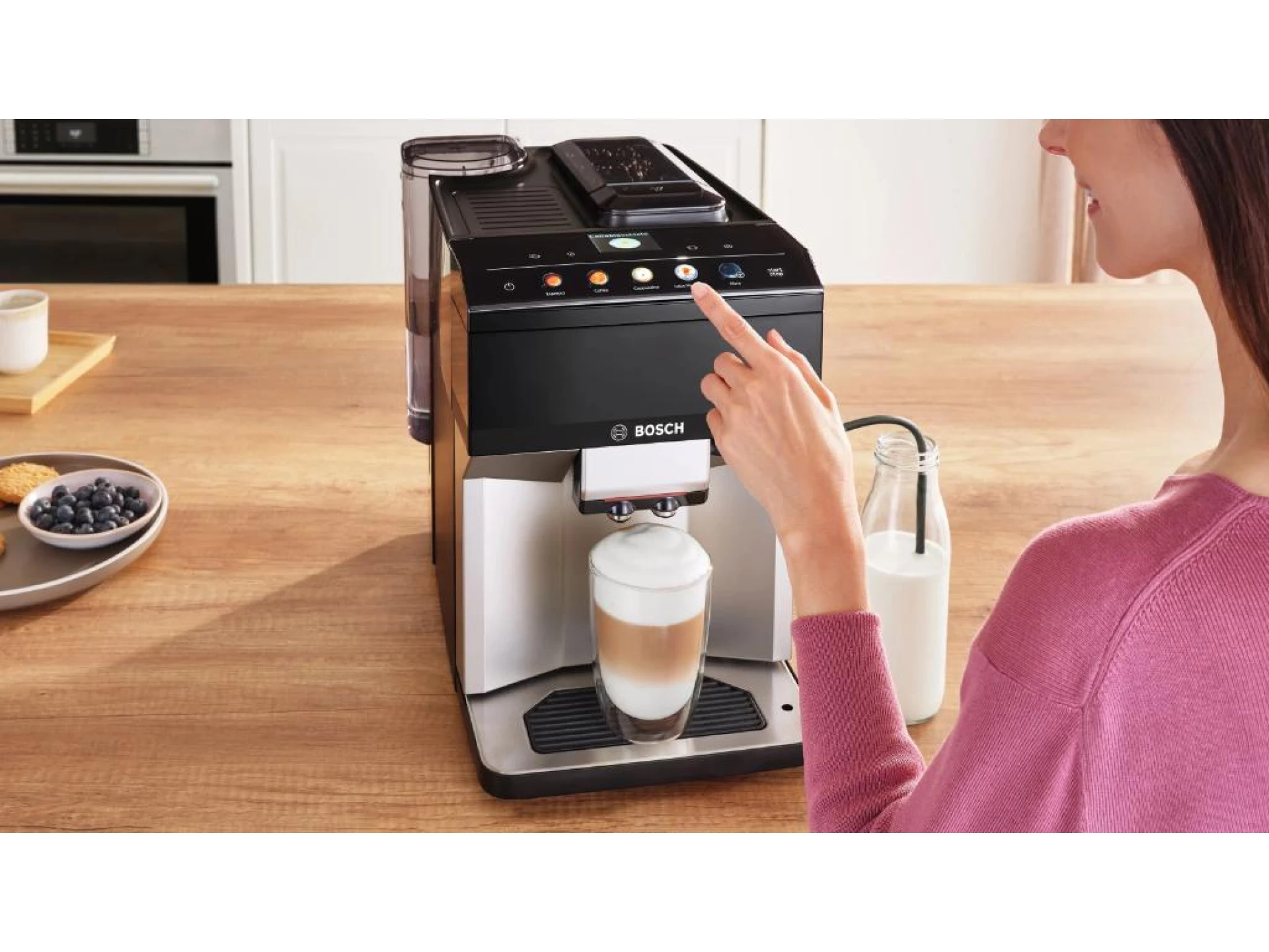 BOSCH Automarski caffe aparat,15 bar,9 odabira pićaaromaDouble Shot: vrlo jaka kafa TPE40307