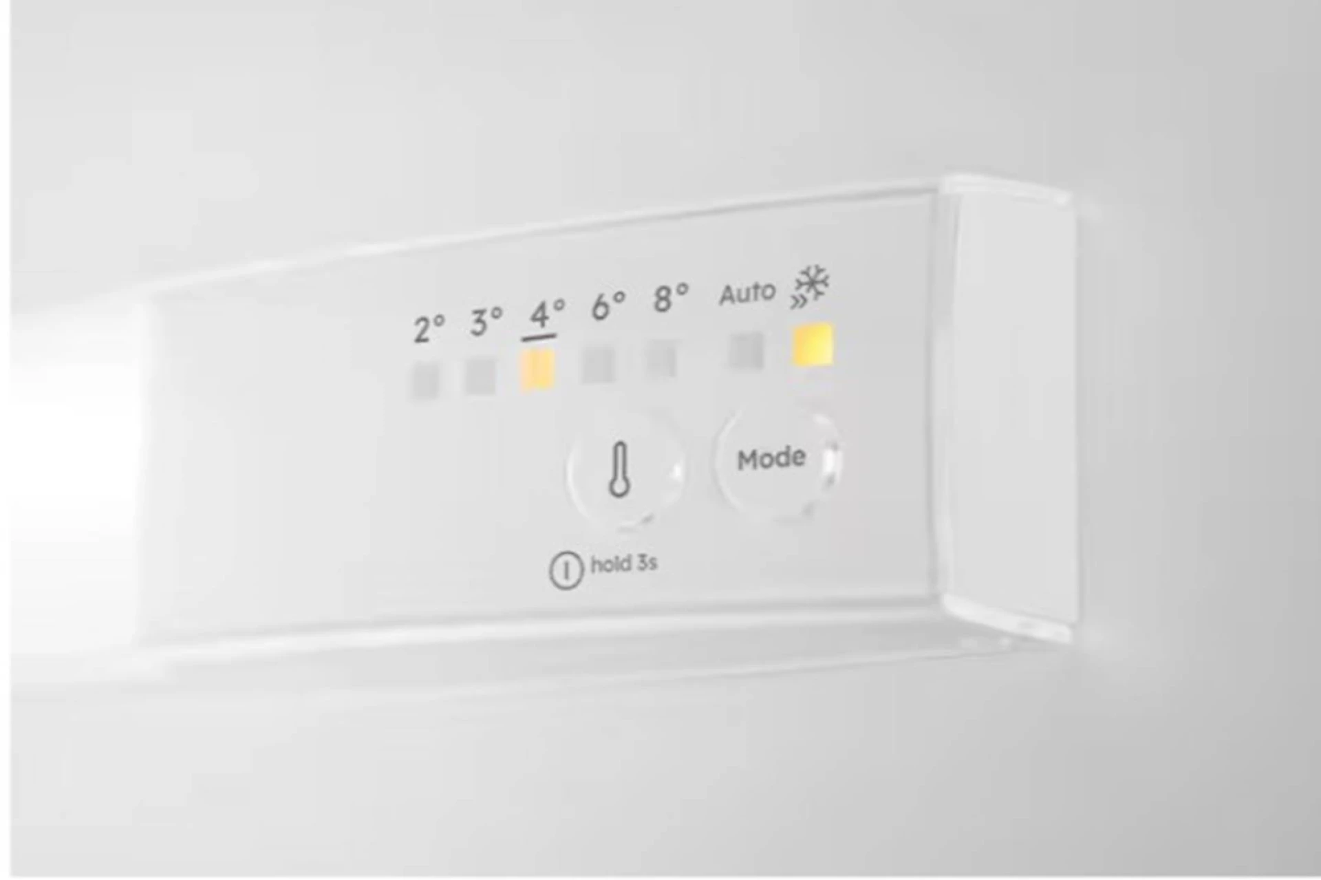 Frižider Electrolux sa zamrzivačem LNA6LD18S