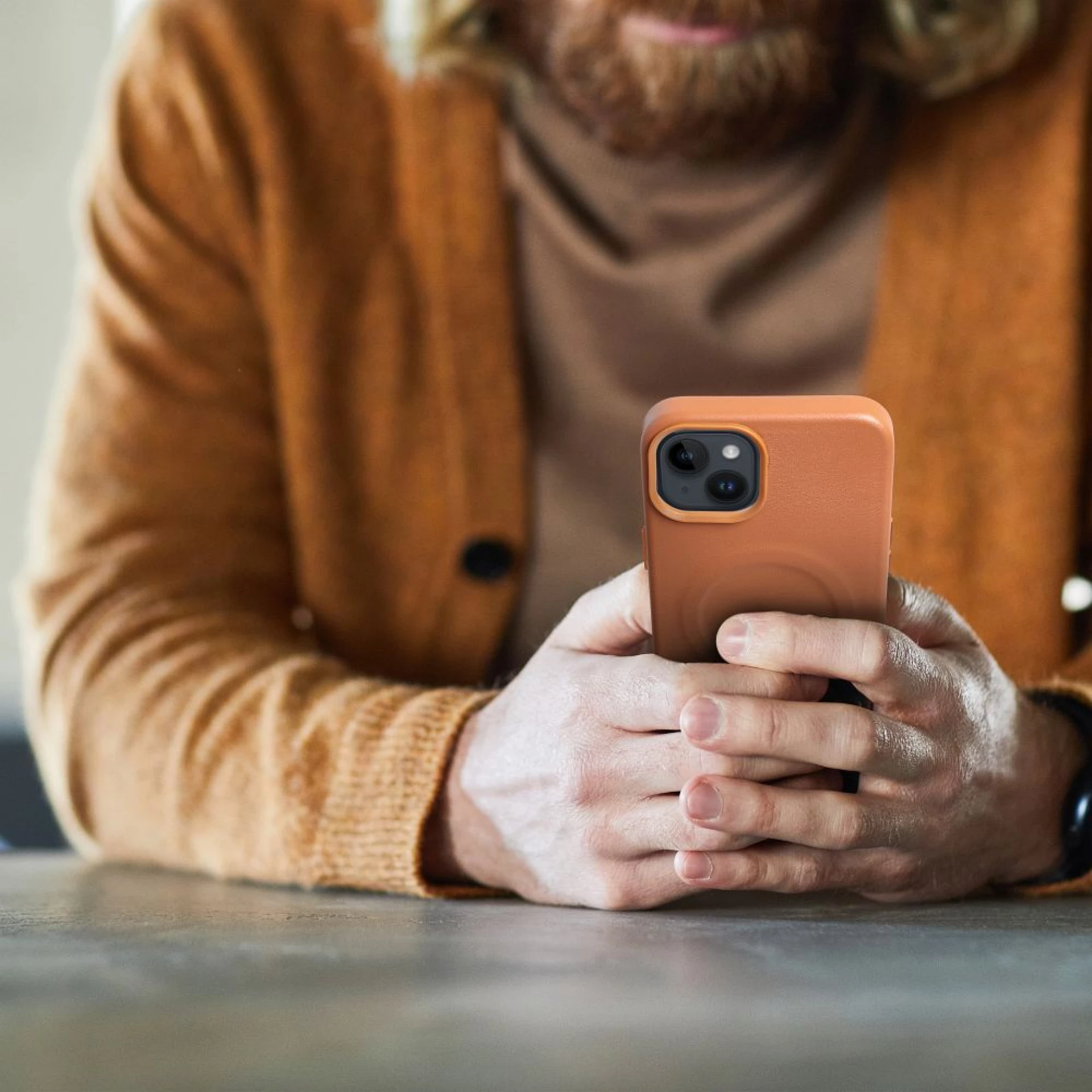Maska Roar Leather MAG komp.sa MagSafe za iPhone 15 Pro smeđa