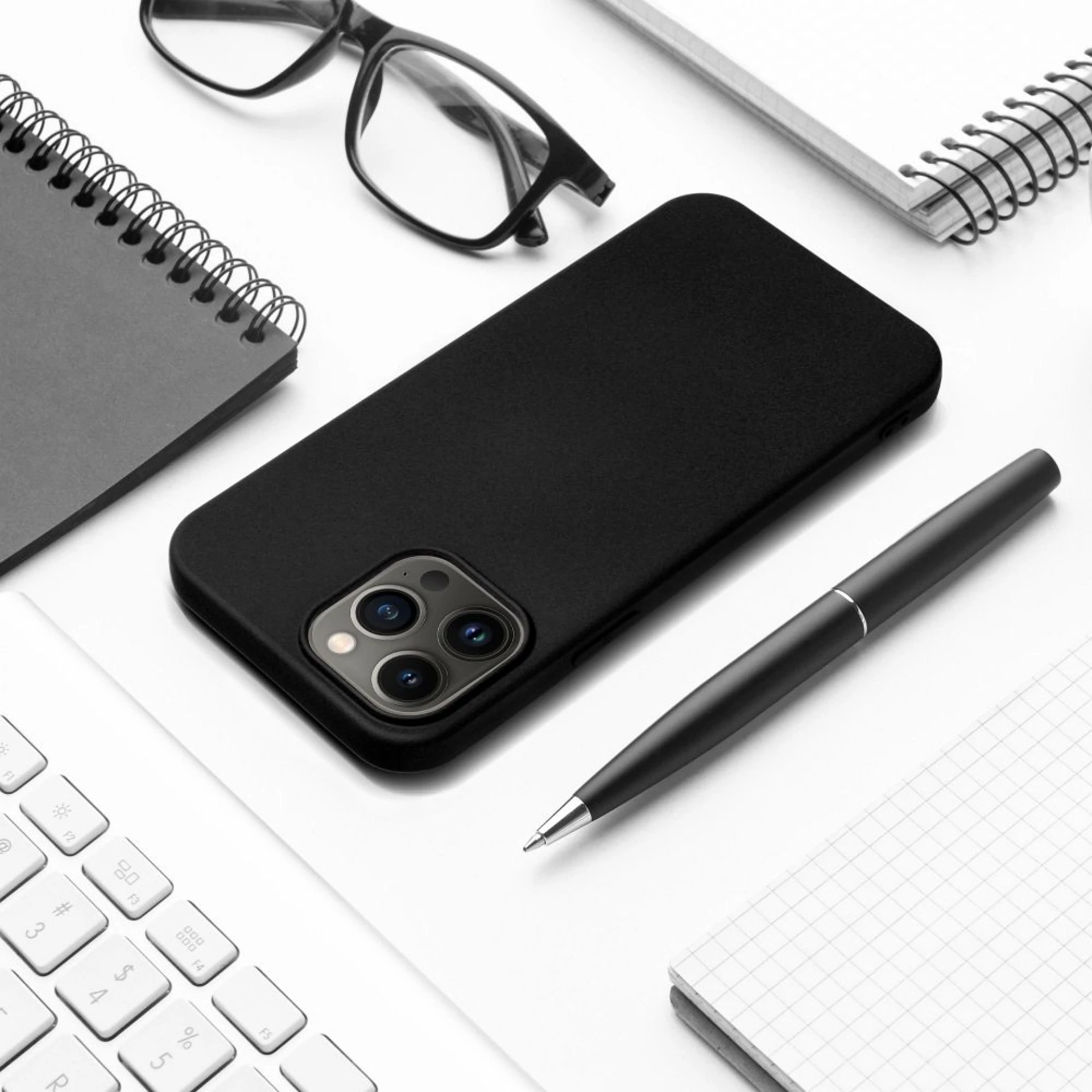 Maska SILICONE case za iPhone 16 Pro crna