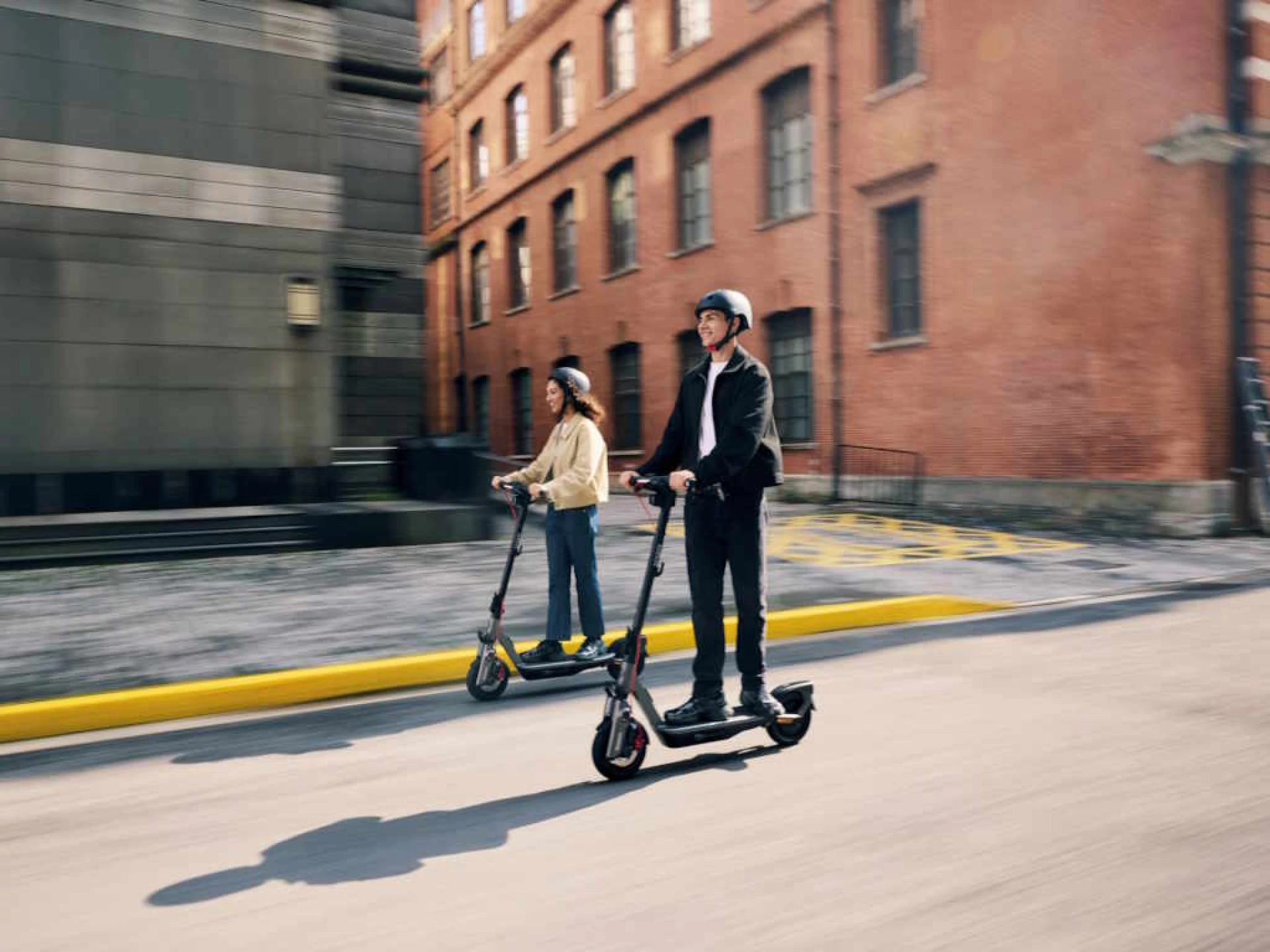 Segway Ninebot F3 E14+ godina, 70 km domet, 120kg nosivost, 1000 W, 20% uspon