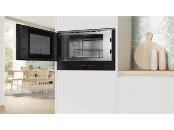 BOSCH mikrovalna Serie 8| CRNA,900W,AutoPilot 10, 21l,Roštilj, 90,180,360,600, Boots W BEL7321B1