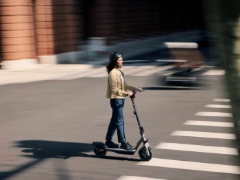 Segway Ninebot F3 E14+ godina, 70 km domet, 120kg nosivost, 1000 W, 20% uspon